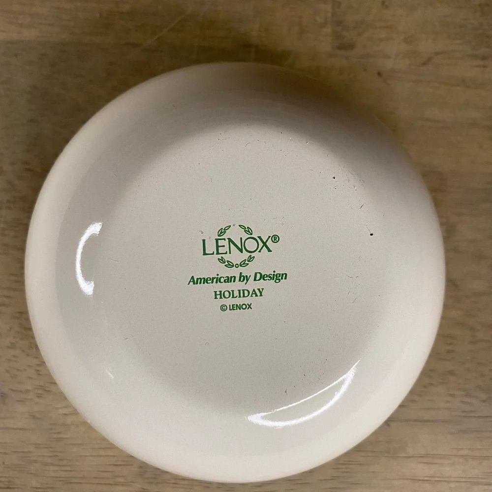Lenox Holiday 3‎ Piece Mixing Bowls with Lids. Holly Berry Enamel Metal